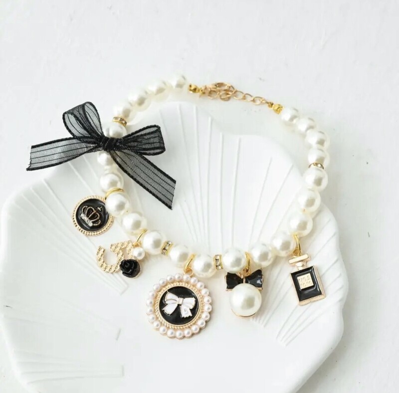 FANCY PEARL AND CHARM NECKLACE