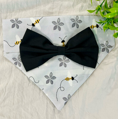 GRAY BEE AND FLORAL PRINT BANDANA WITH BOW