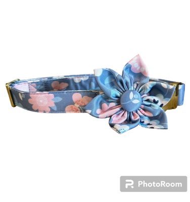 LIGHT BLUE FLORAL COLLAR