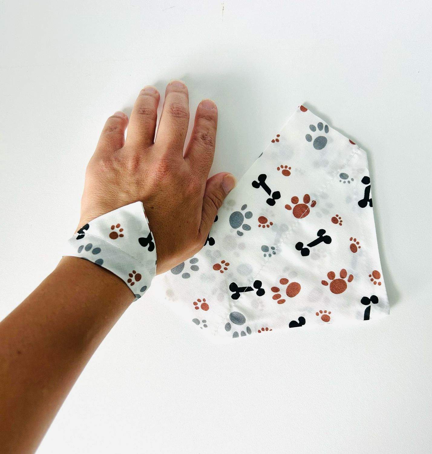 DOGGIE PRINT BANDANA