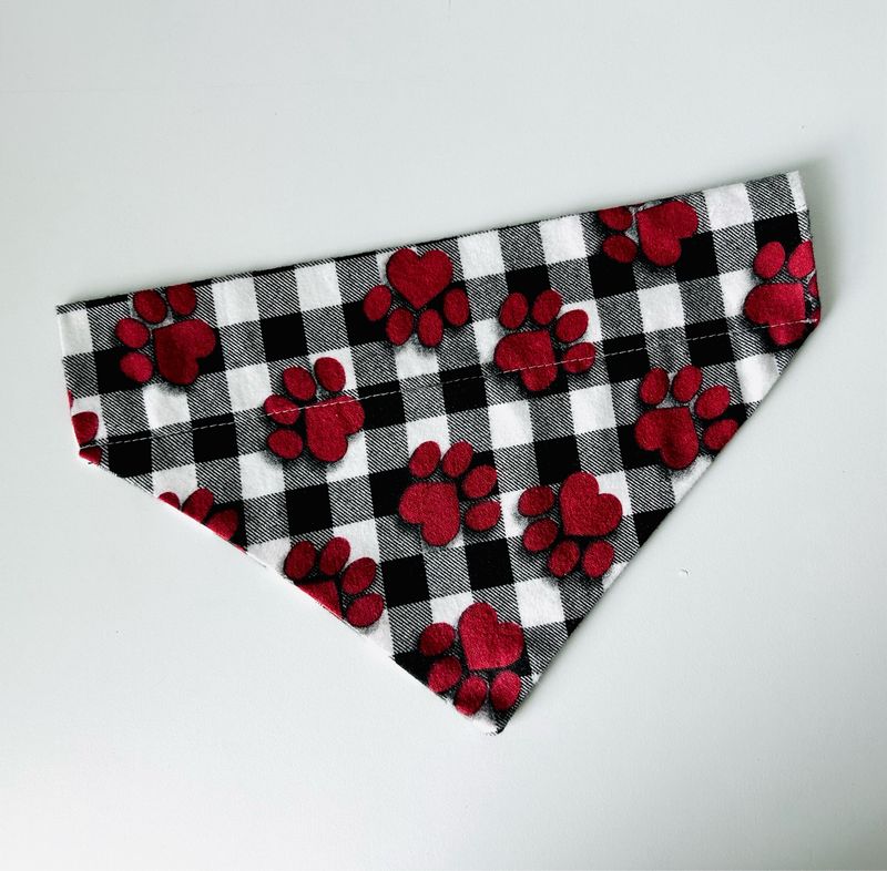 PAW AND CHECKERED PRINT BANDANA