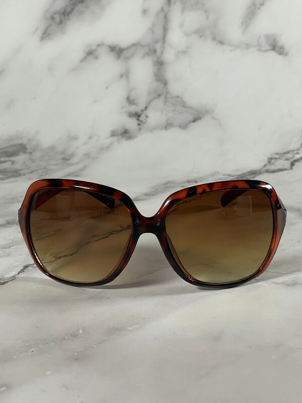 Oval Tortoise Shell Sunglasses