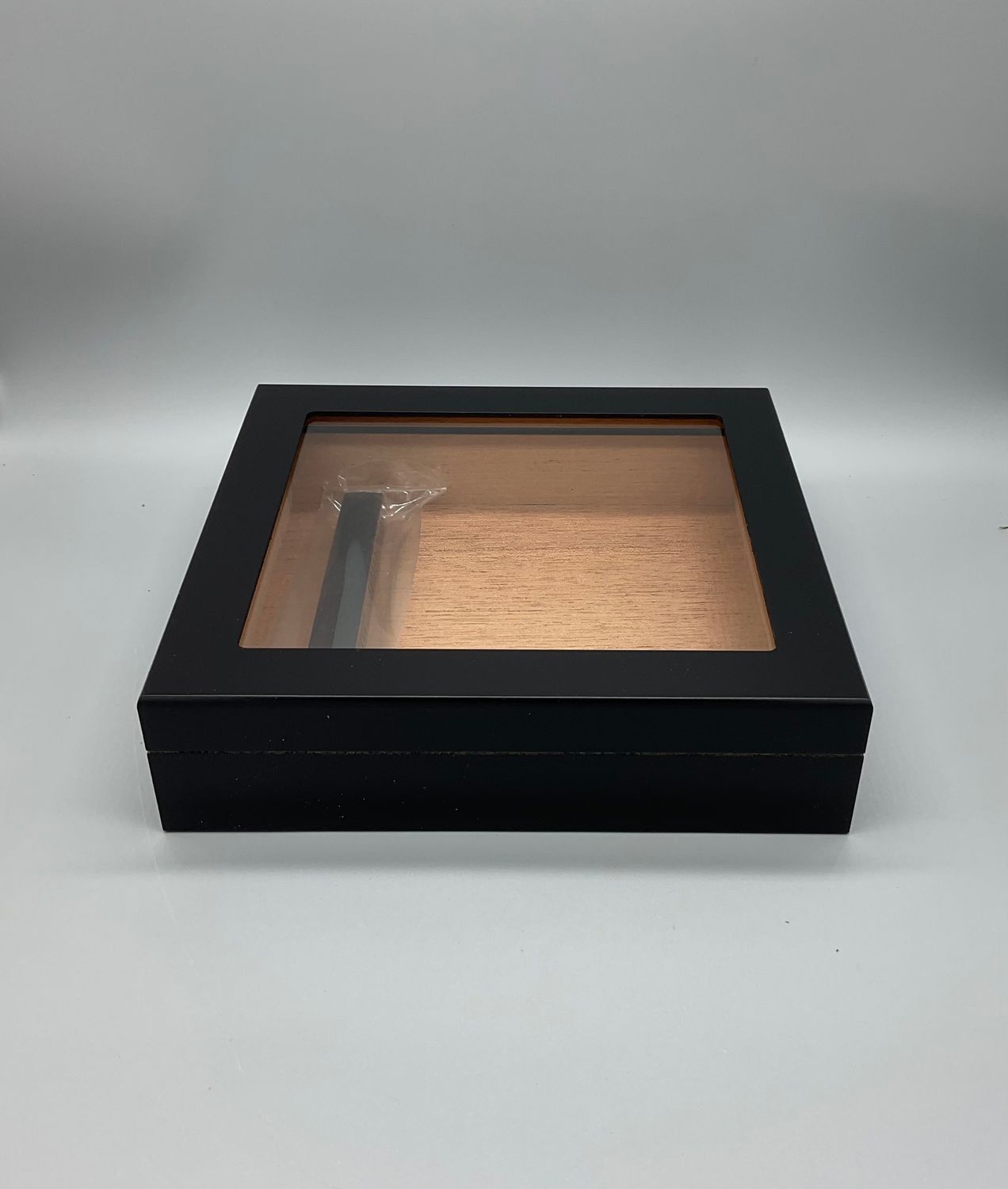 Humidor Black Finish, 15-20 Cigars, Glass Top