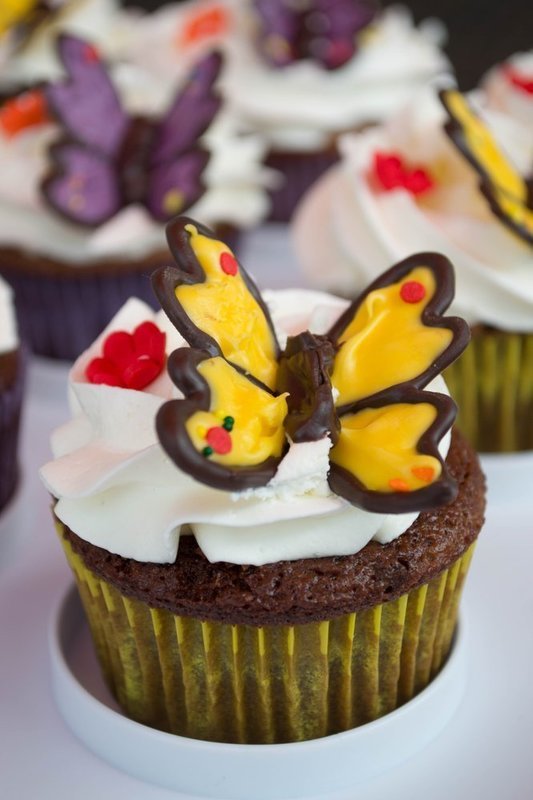 Cupcakes with advanced customization (Minimum 12) Call for pricing