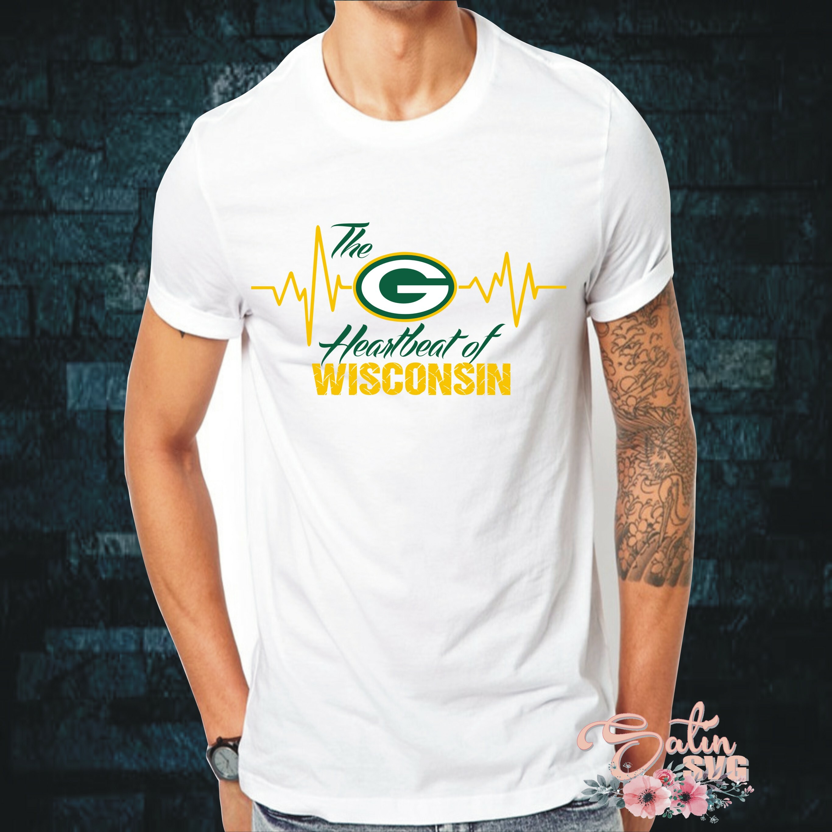 Retro Style Green Bay State Outline Design - Green Bay Packers - T-Shirt