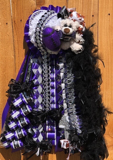 King Single Homecoming Garter