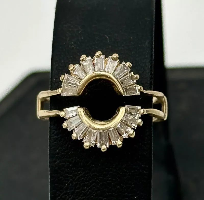 14kyg 18 Natural Baguette Diamonds Sunburst Ring Guard