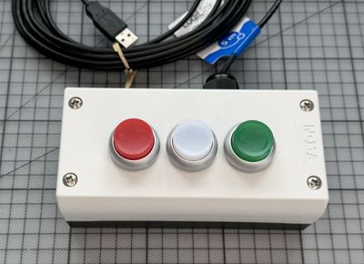 Illuminated USB Pushbox - 3 illuminated push buttons