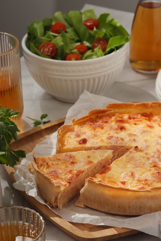 Tarta de jamón y tres quesos