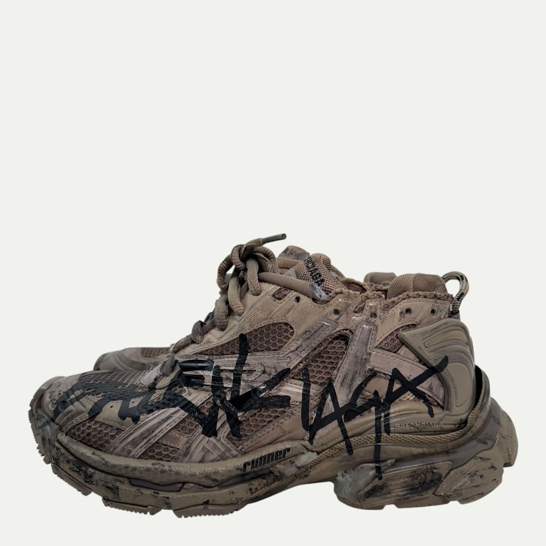 Balenciaga Graffiti Runner Sz 41(9)