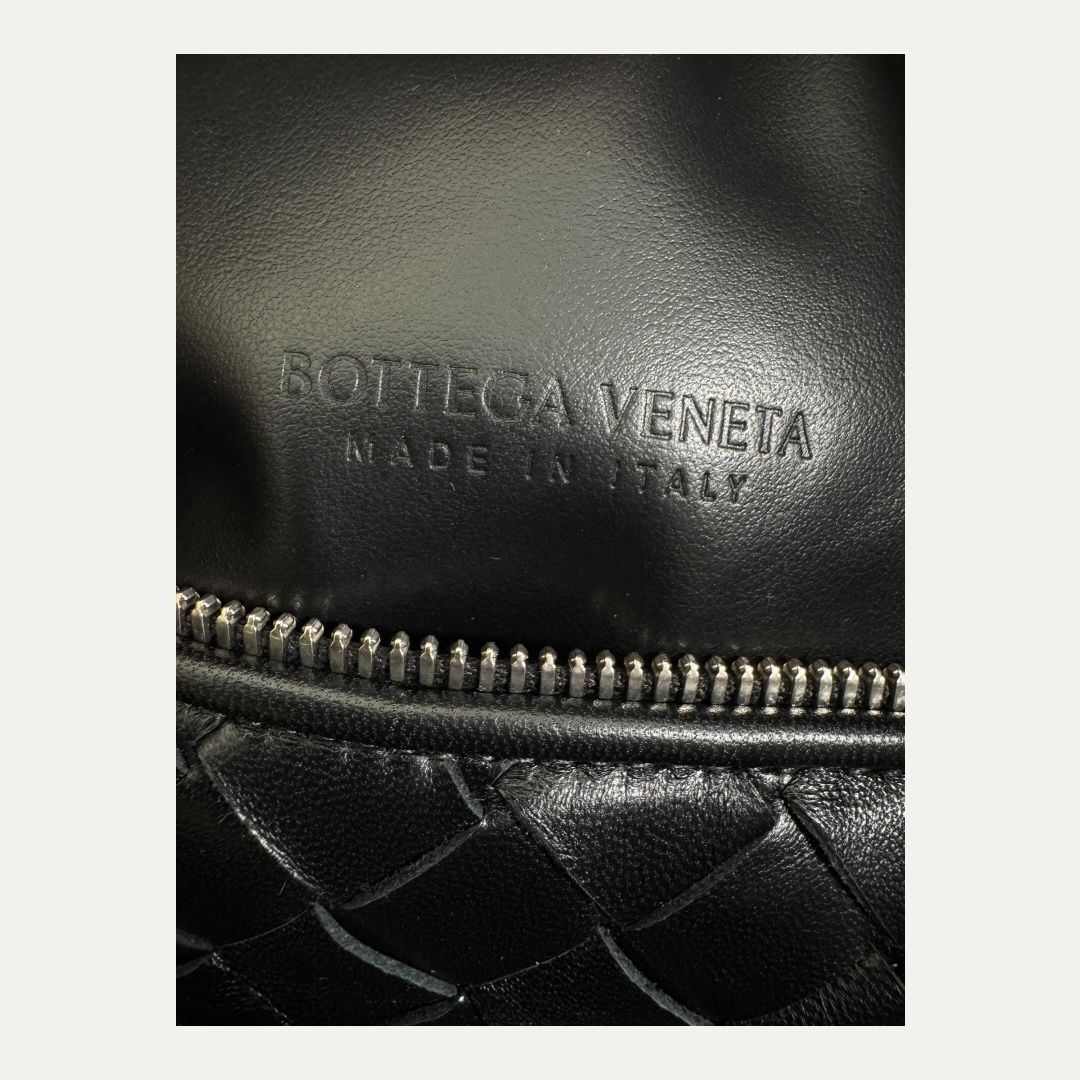 Bottega Veneta Jodie Leather Classic Handbag