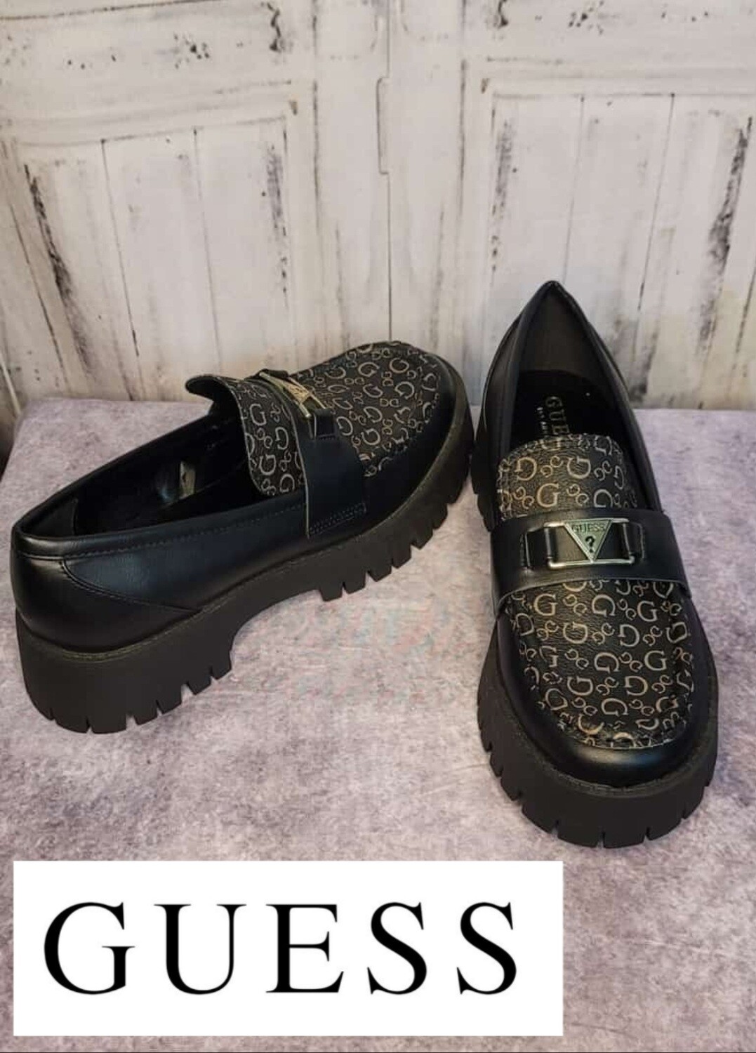 REPÚBLICA DOMINICANA - Zapatos  Guess de Mujer size 8 (corre pequeño)