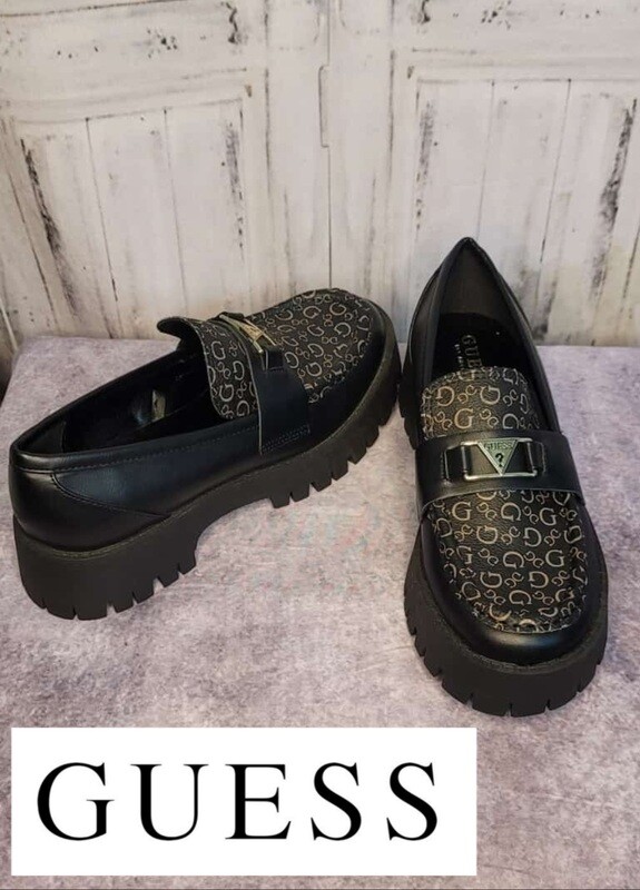 REPÚBLICA DOMINICANA - Zapatos  Guess de Mujer size 8 (corre pequeño)