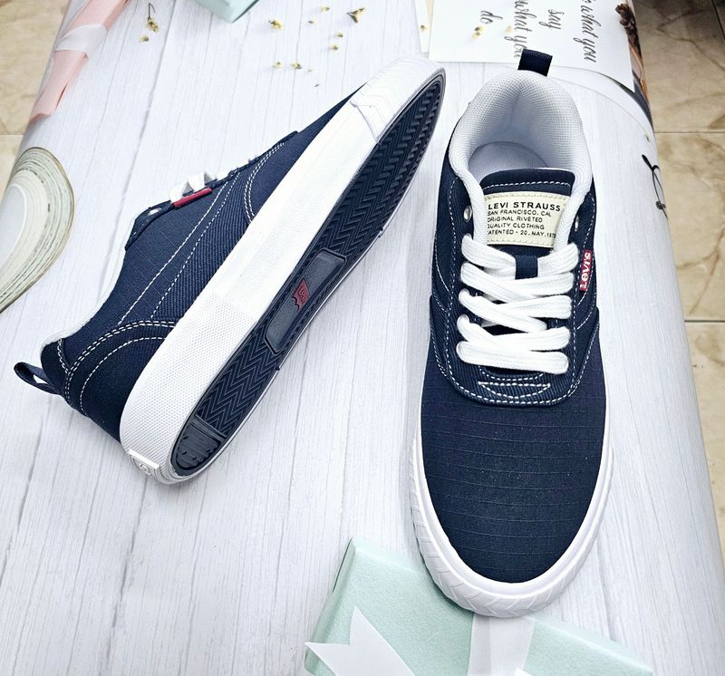 Zapatos Tenis Levi&#39;s size 8
