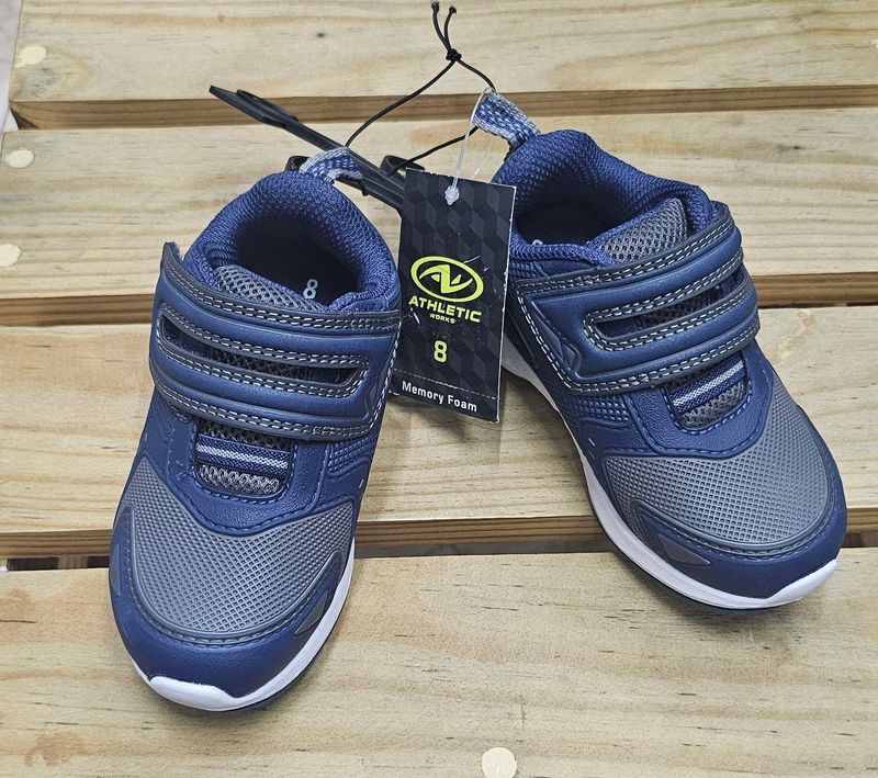 República Dominicana - Zapatos de bebe ATHLETIC size 8 de niño