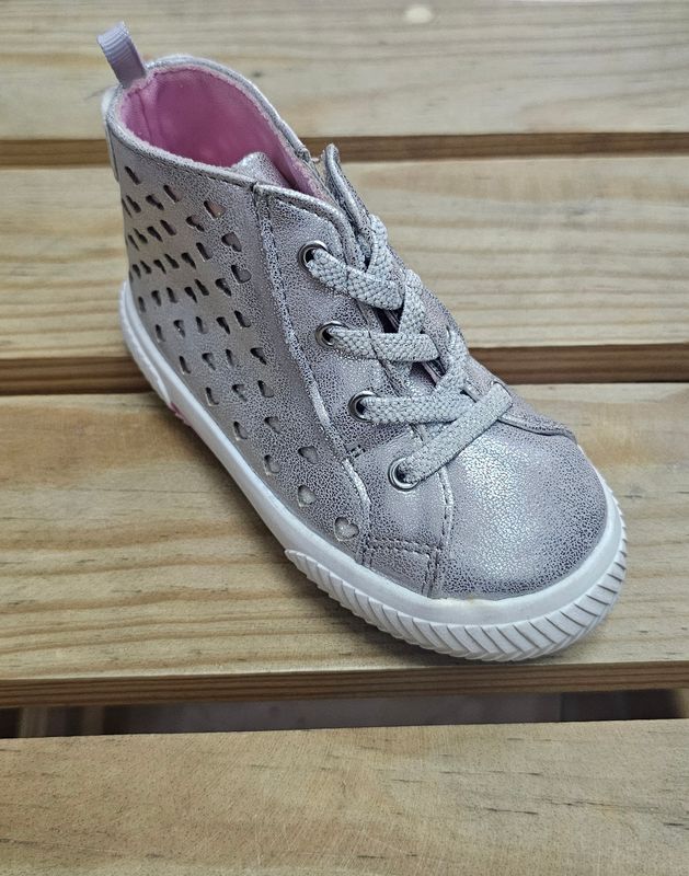 República Dominicana - Zapatos de bebe WONDER NATION size 6 de niña