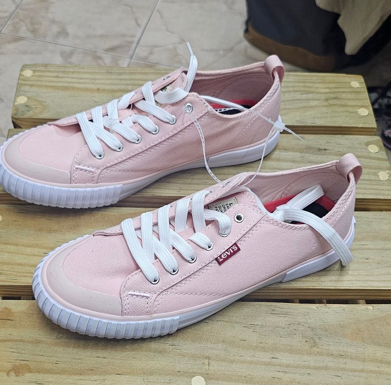 República Dominicana - Tenis Levi&#39;s size 8