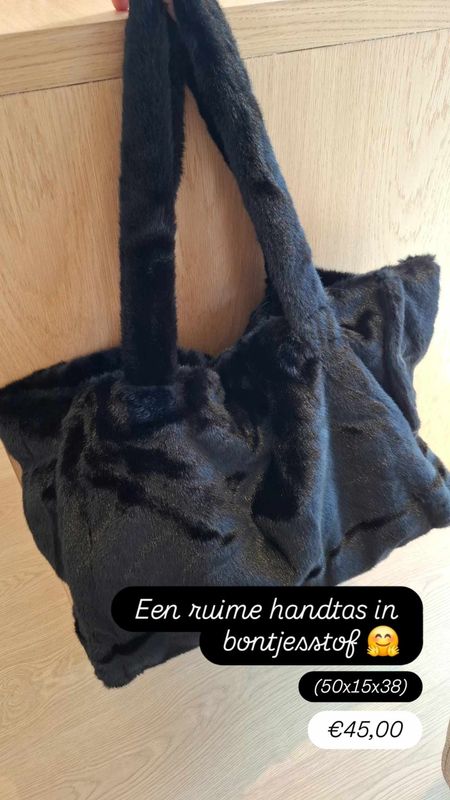 Ruime zwarte handtas in bontstof
