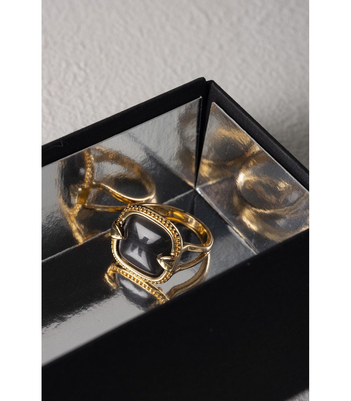 Murielle Perrotti: CLUTCH-R-GB54