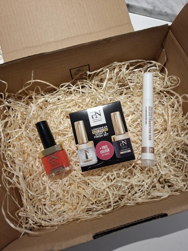 Geschenkpakket: nagellakset (start+finish+kleur naar keuze) + correctorstift