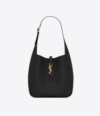 LE 5 À 7 SMALL SOUPLE EN CUIR GRAINÉ
2 100 €