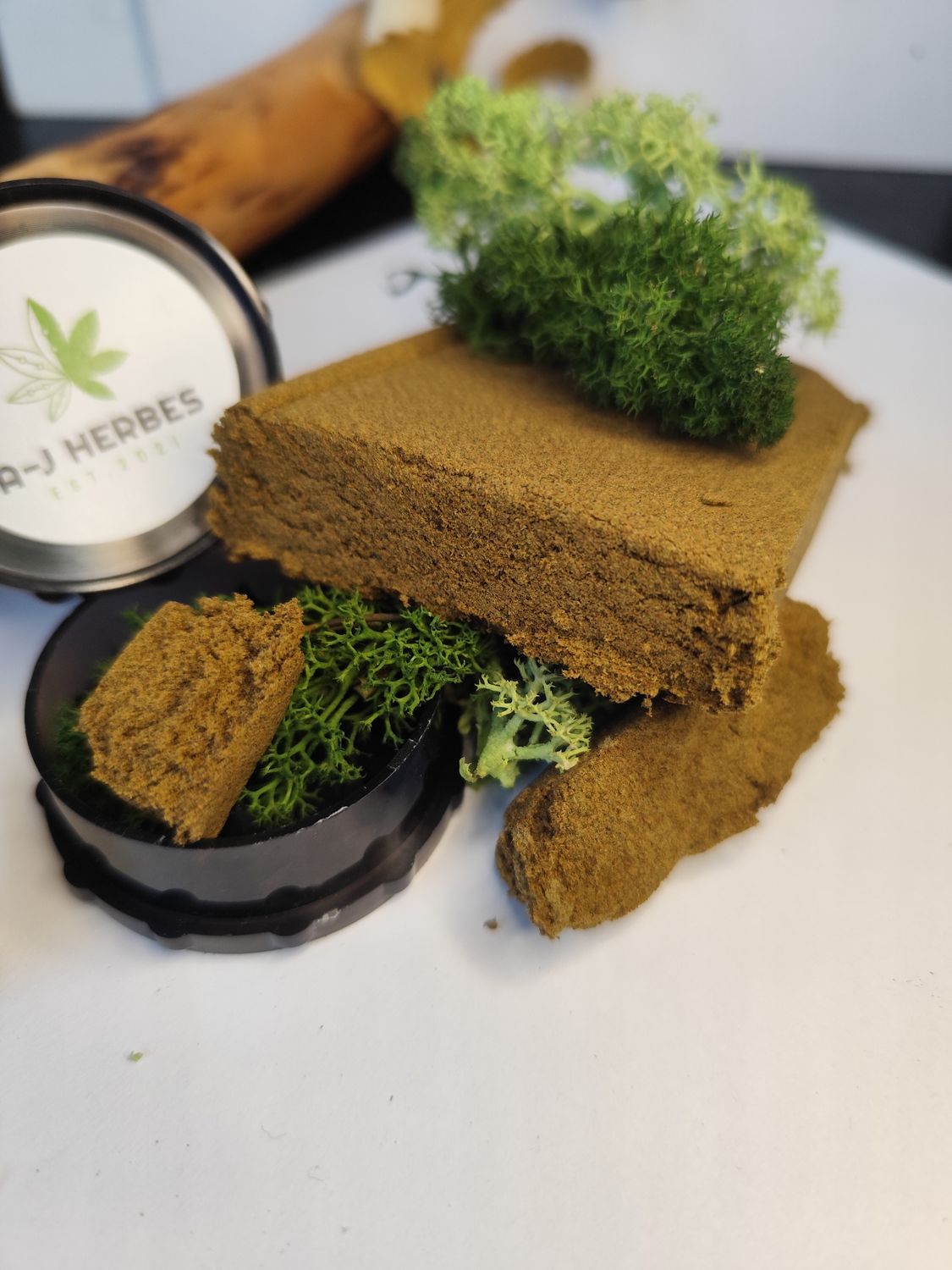 Diamond dry sift hash pollen