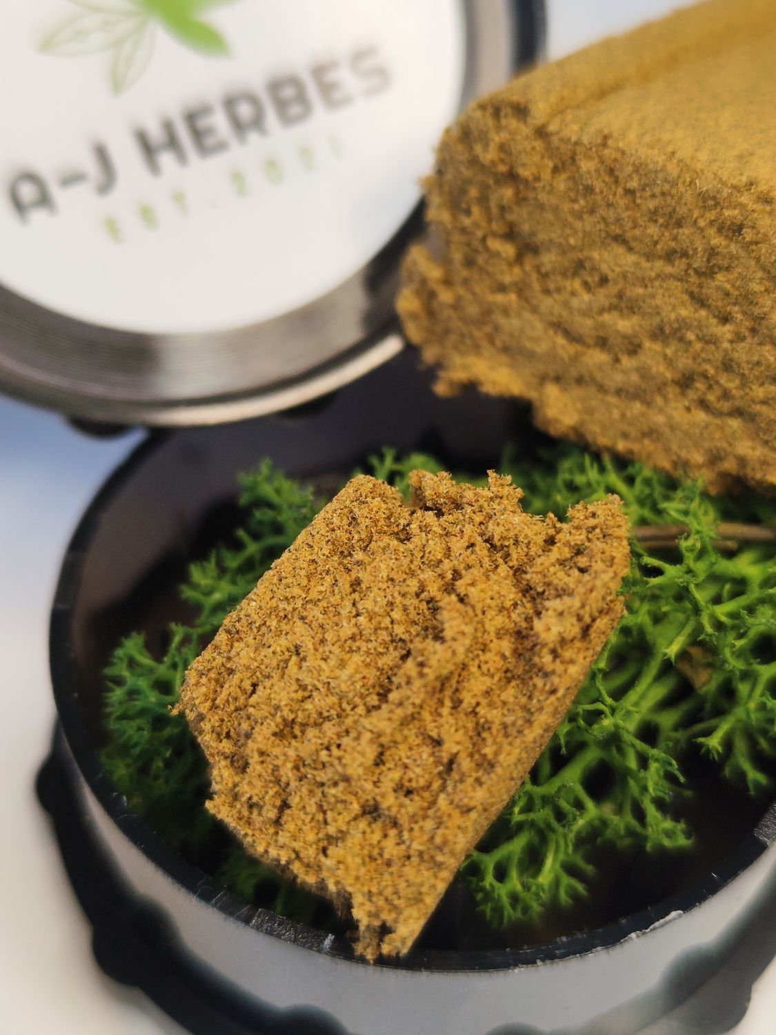 Diamond dry sift hash pollen