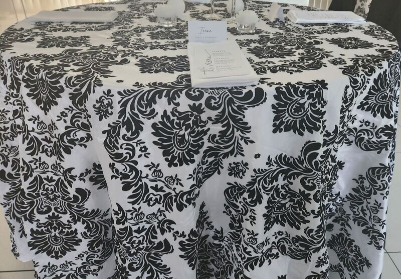 Location Nappe ronde 260 cm blanche à motifs noirs