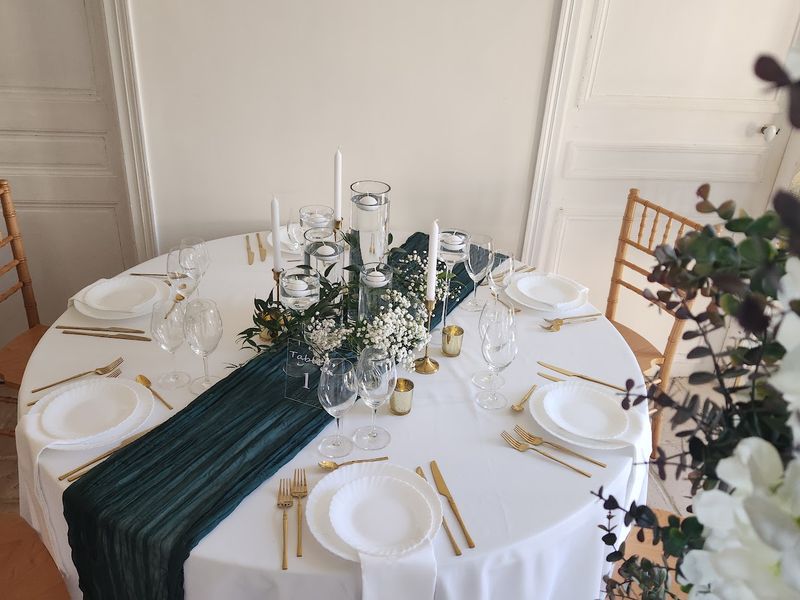 Location chemin de table vert foncé