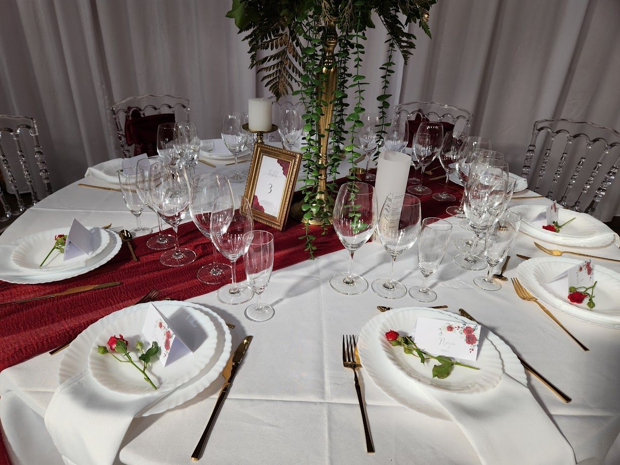 Location chemin de table Rouge bordeau