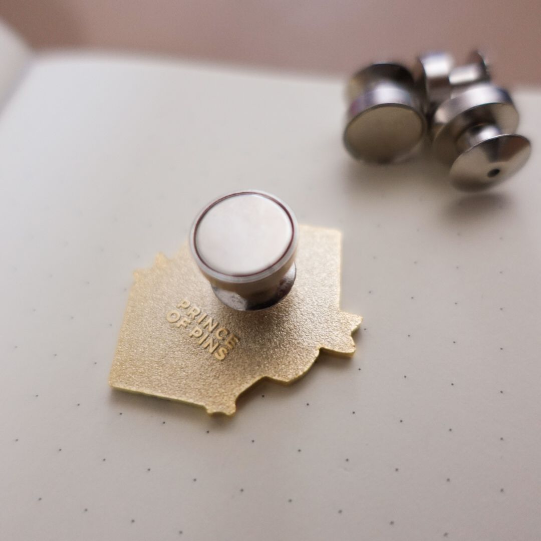 Magnetic Silver Deluxe Clutch Back