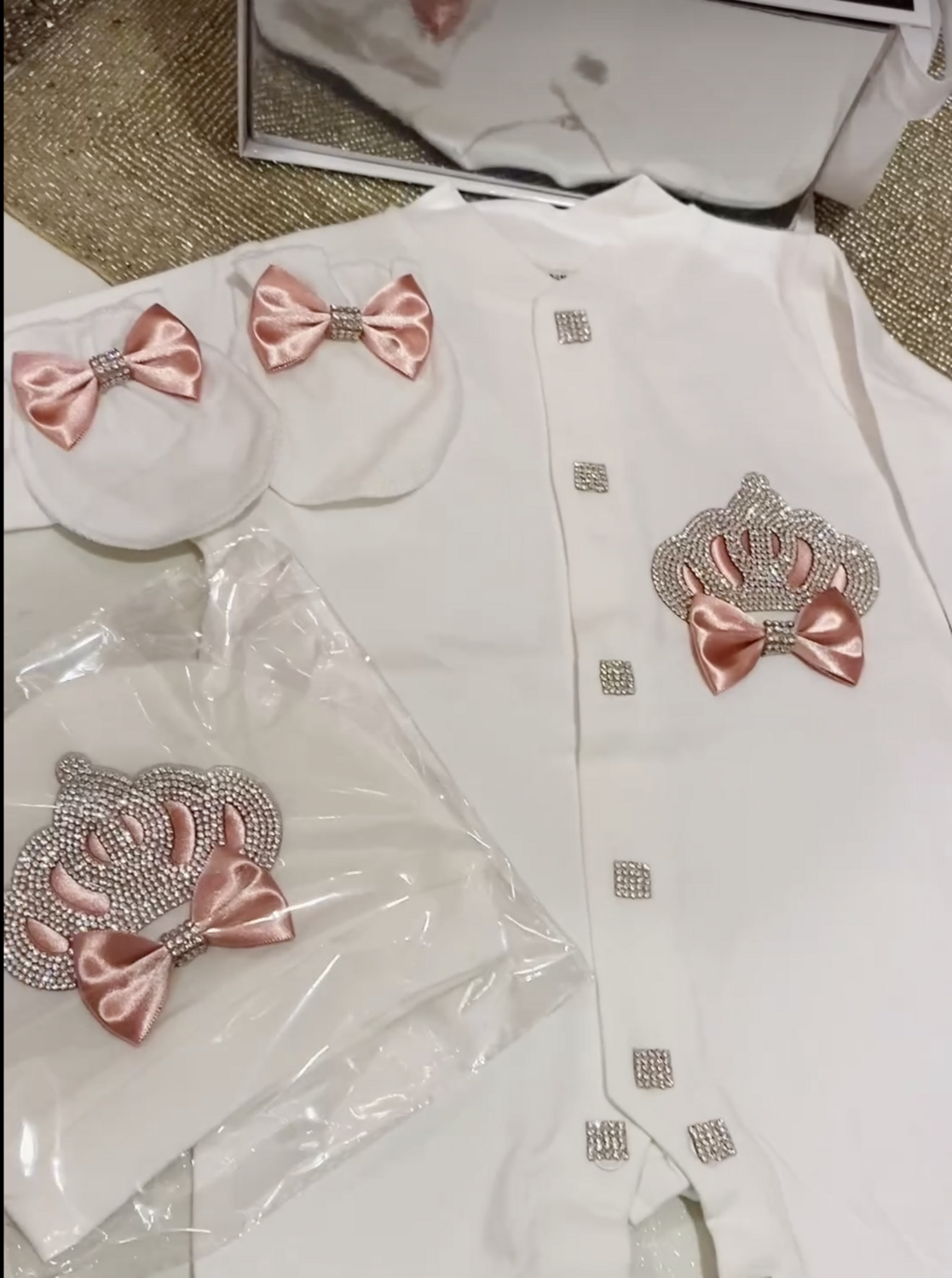 𝗟𝘂𝘅𝘂𝗿𝘆 𝗡𝗲𝘄𝗯𝗼𝗿𝗻 𝗢𝘂𝘁𝗳𝗶𝘁 4 Piece -  Crown Jewels Set (Peach)