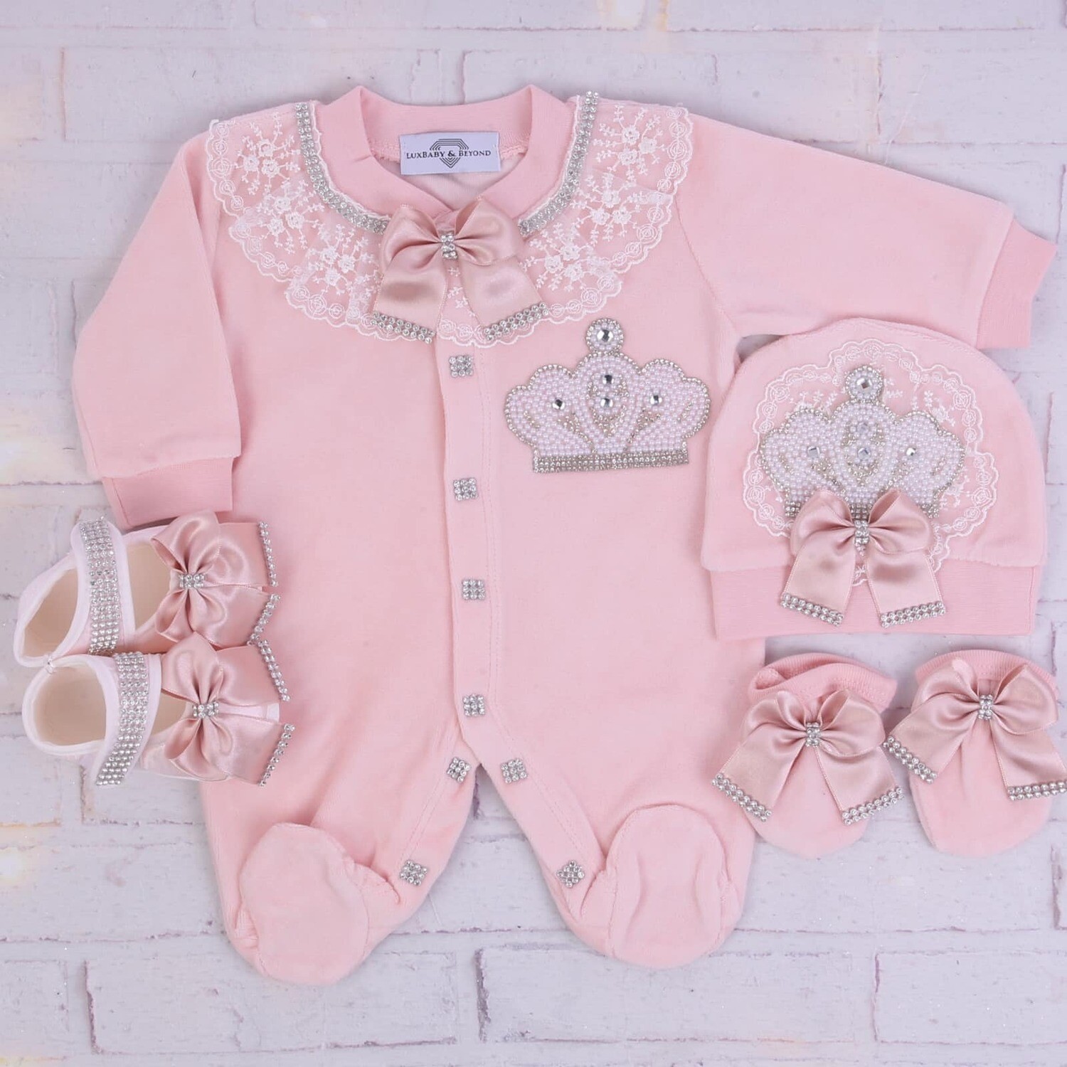 Handmade 𝗟𝘂𝘅𝘂𝗿𝘆 𝗡𝗲𝘄𝗯𝗼𝗿𝗻 6-Piece set ( VELVET blush pink + pearl crown)