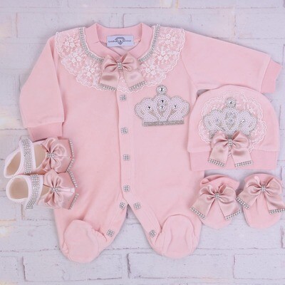 Handmade 𝗟𝘂𝘅𝘂𝗿𝘆 𝗡𝗲𝘄𝗯𝗼𝗿𝗻 6-Piece set ( VELVET blush pink + pearl crown)