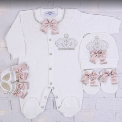 𝗟𝘂𝘅𝘂𝗿𝘆 𝗡𝗲𝘄𝗯𝗼𝗿𝗻 Home Welcoming 4-Piece 𝗢𝘂𝘁𝗳𝗶𝘁 (White Lace, Blush bow with pearl Crown)