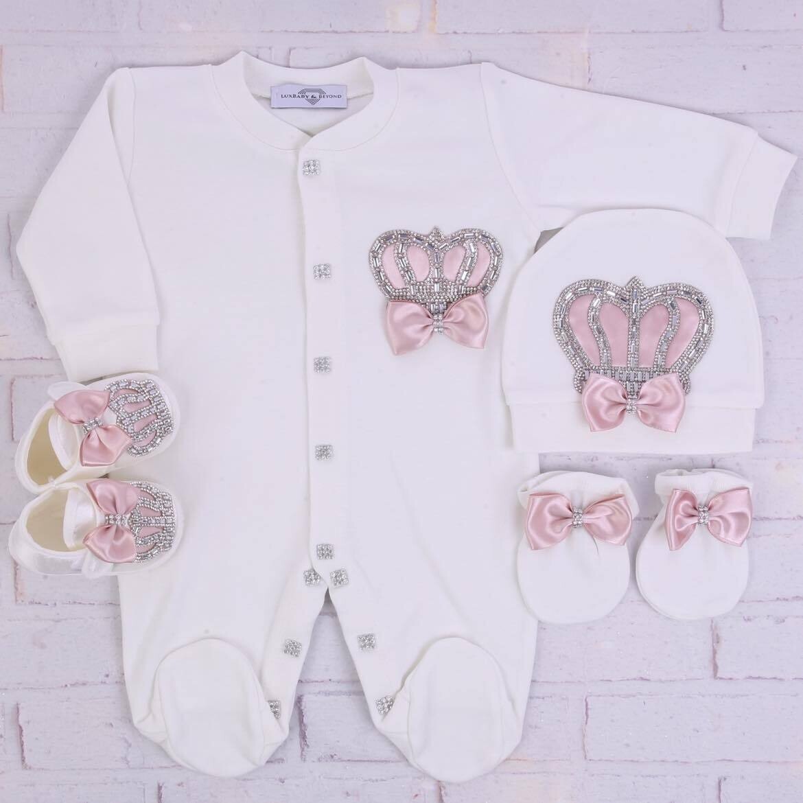 𝗟𝘂𝘅𝘂𝗿𝘆 𝗡𝗲𝘄𝗯𝗼𝗿𝗻 Home Welcoming 4-Piece 𝗢𝘂𝘁𝗳𝗶𝘁 ( Blush/ peachy pink bow with silver Crown)