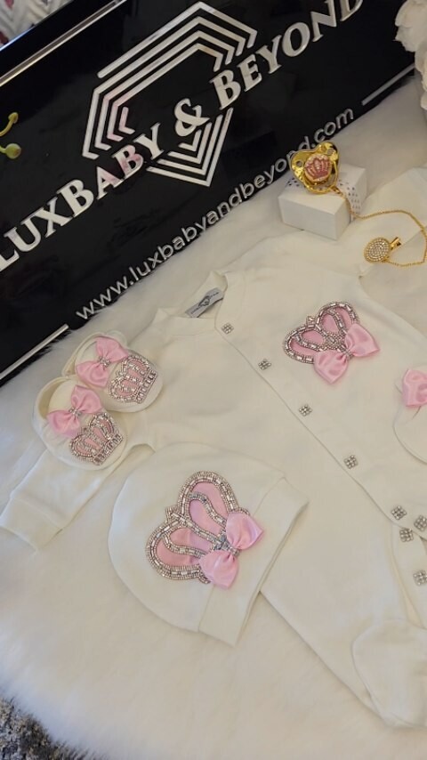 Luxury 4-Piece Baby girl Hospital Exit Outfit  Silver Crown  ( Pink bow and silver crown)