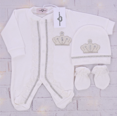 𝗟𝘂𝘅𝘂𝗿𝘆 𝗡𝗲𝘄𝗯𝗼𝗿𝗻 Home Welcoming/ Baptism 4-Piece set ( Pearl and silver crown, white lace)