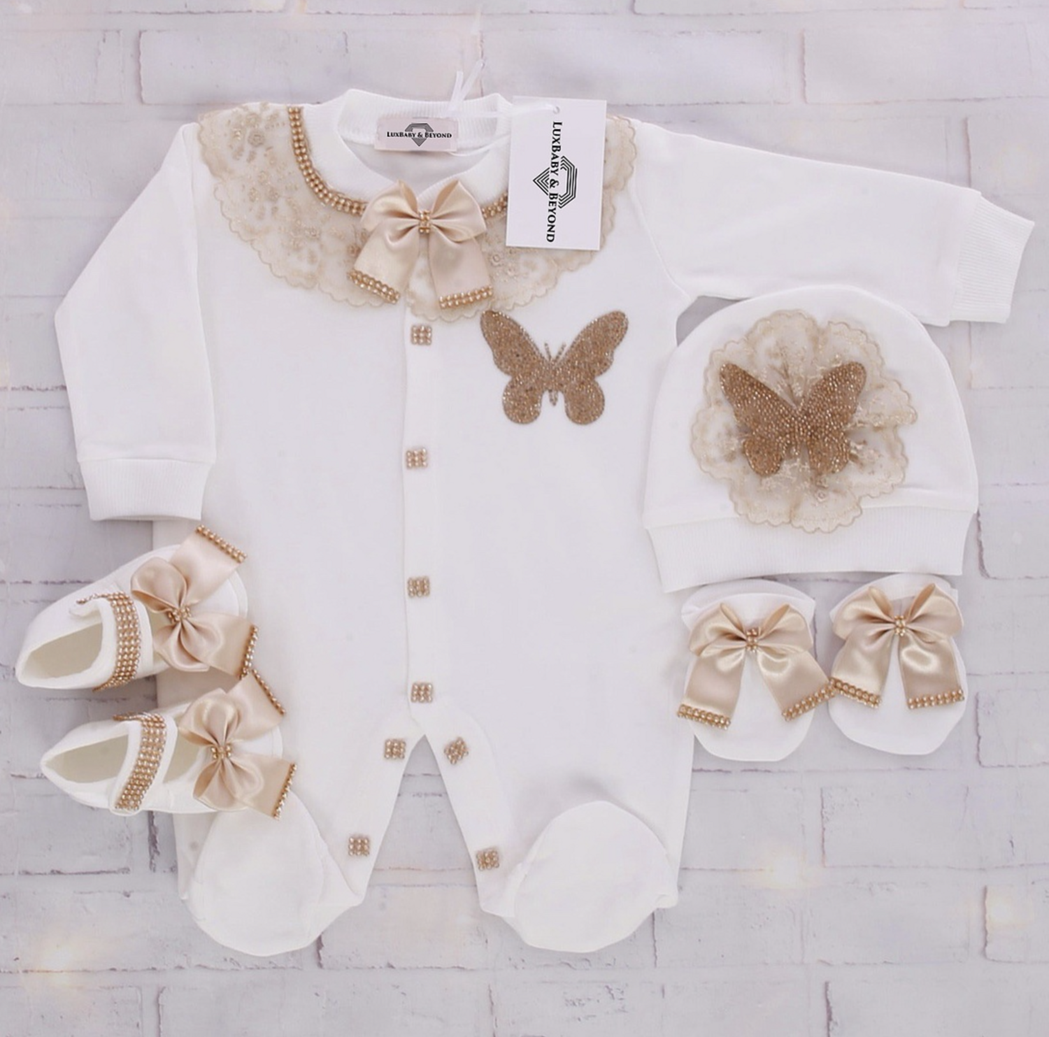 𝗟𝘂𝘅𝘂𝗿𝘆 𝗡𝗲𝘄𝗯𝗼𝗿𝗻 Home Welcoming 4-Piece set ( golden butterfly, lace)