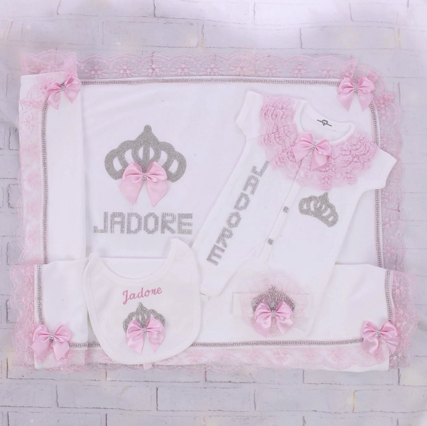 Handmade 𝗟𝘂𝘅𝘂𝗿𝘆 𝗡𝗲𝘄𝗯𝗼𝗿𝗻 Home Welcoming 4-Piece set ( pink lace with silver crown)