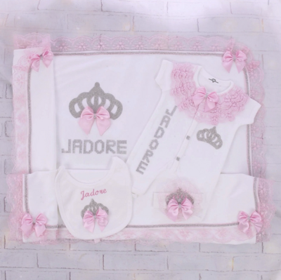 Handmade 𝗟𝘂𝘅𝘂𝗿𝘆 𝗡𝗲𝘄𝗯𝗼𝗿𝗻 Home Welcoming 4-Piece set ( pink lace with silver crown)