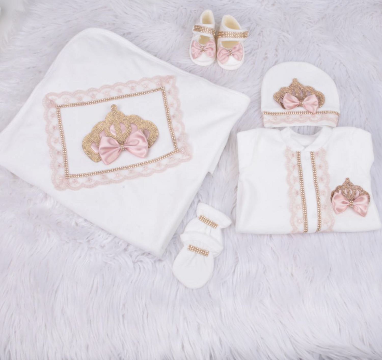 Handmade 𝗟𝘂𝘅𝘂𝗿𝘆 𝗡𝗲𝘄𝗯𝗼𝗿𝗻 Home Welcoming 5-Piece set ( blush Lace  /Golden crown/ blush bow )