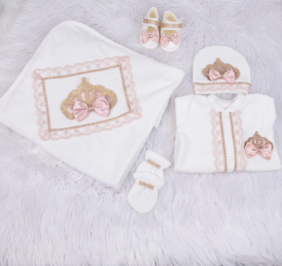 Handmade 𝗟𝘂𝘅𝘂𝗿𝘆 𝗡𝗲𝘄𝗯𝗼𝗿𝗻 Home Welcoming 5-Piece set ( blush Lace  /Golden crown/ blush bow )
