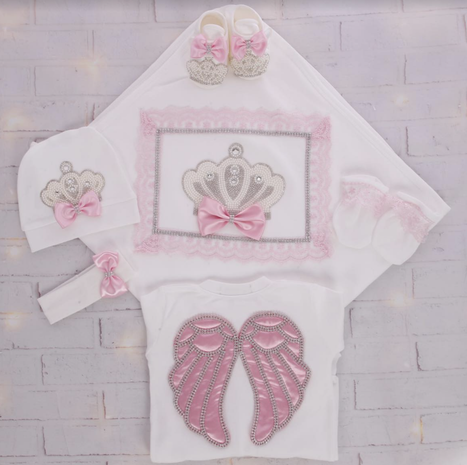 Handmade 𝗟𝘂𝘅𝘂𝗿𝘆 𝗡𝗲𝘄𝗯𝗼𝗿𝗻 Home Welcoming 5-Piece set ( pearl; crown/pink bow / pink angel wings )