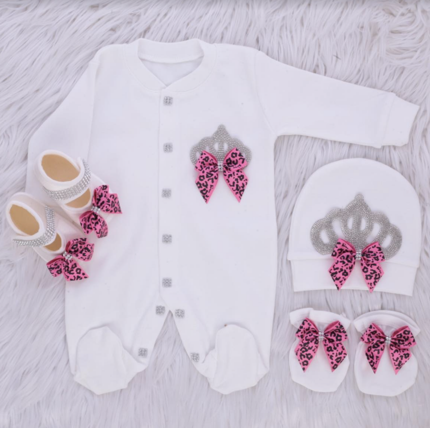 𝗟𝘂𝘅𝘂𝗿𝘆 𝗡𝗲𝘄𝗯𝗼𝗿𝗻 Home Welcoming 4-Piece set ( hot pink/tiger print, silver crown)