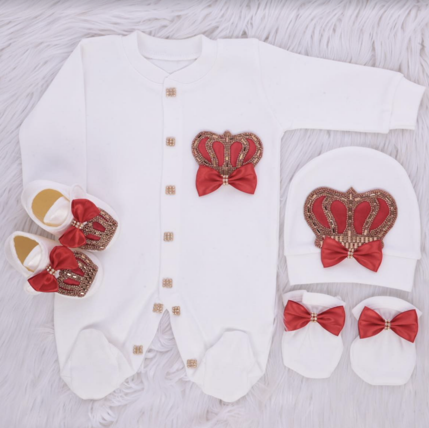 𝗟𝘂𝘅𝘂𝗿𝘆 𝗡𝗲𝘄𝗯𝗼𝗿𝗻 Home Welcoming 4-Piece set ( red bow, golden crown)