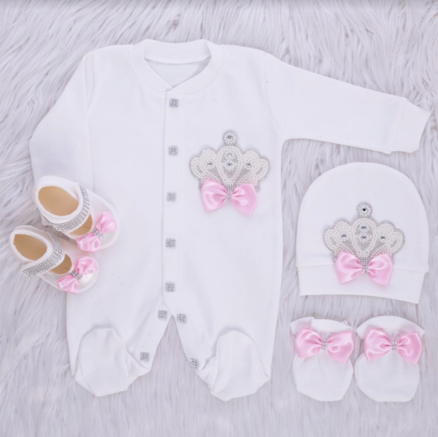 𝗟𝘂𝘅𝘂𝗿𝘆 𝗡𝗲𝘄𝗯𝗼𝗿𝗻 Home Welcoming 4-Piece set ( pink bow, pearl crown)
