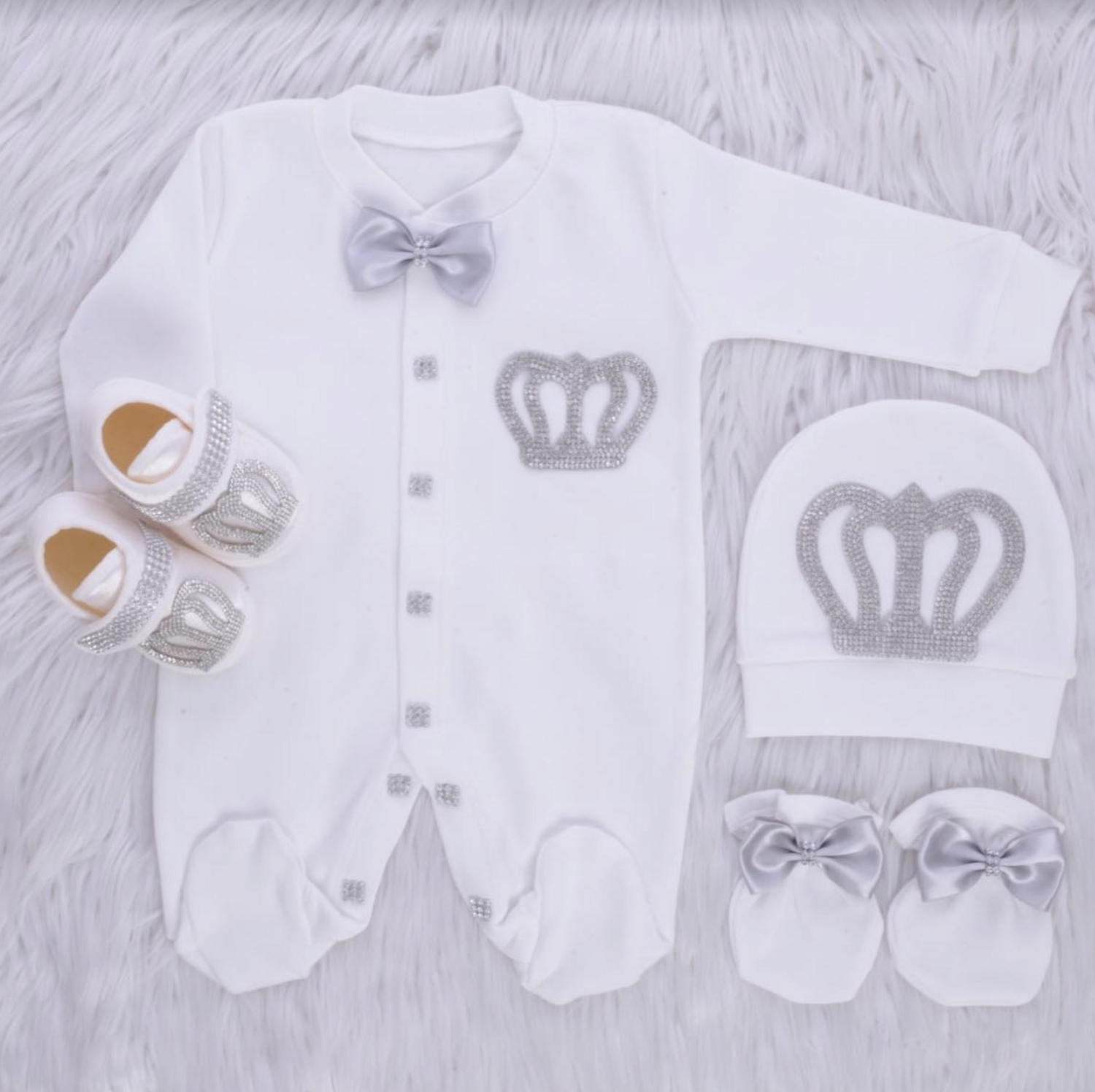 𝗟𝘂𝘅𝘂𝗿𝘆 𝗡𝗲𝘄𝗯𝗼𝗿𝗻 Home Welcoming 4-Piece set ( grey bow, silver crown)
