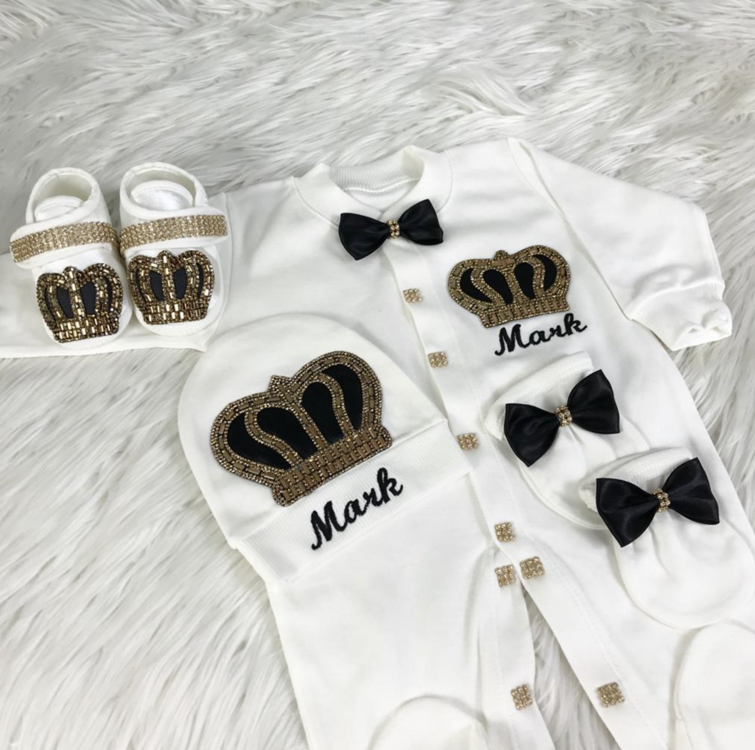 𝗟𝘂𝘅𝘂𝗿𝘆 𝗡𝗲𝘄𝗯𝗼𝗿𝗻 home welcoming 4-Piece set ( Black bow, golden crown)