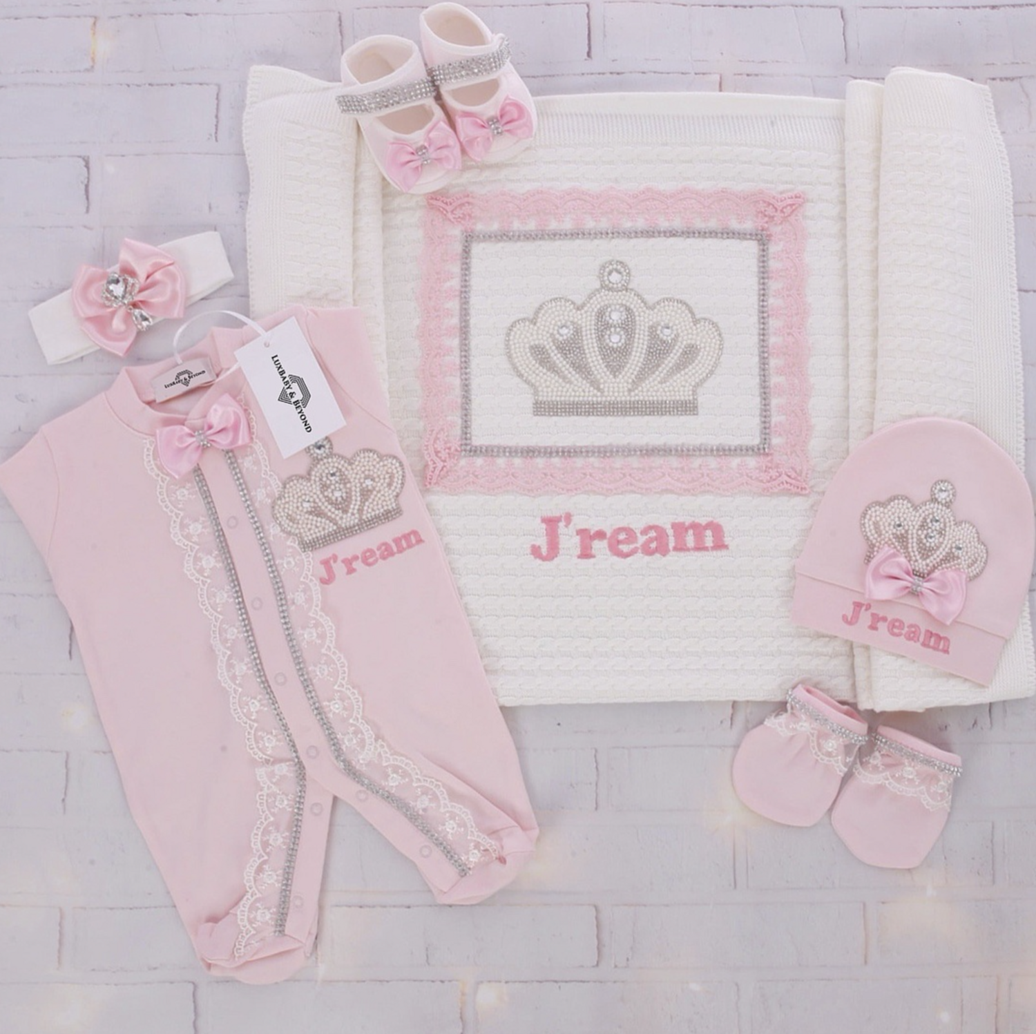 Handmade 𝗟𝘂𝘅𝘂𝗿𝘆 𝗡𝗲𝘄𝗯𝗼𝗿𝗻 Home Welcoming 6-Piece set ( pearl; crown/pink bow / pink angel wings )